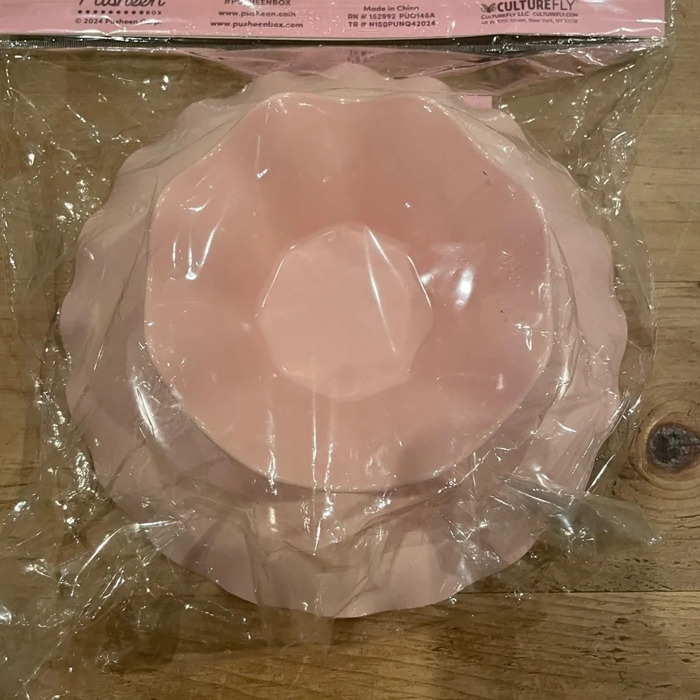 NIP Pusheen Box Decorative Cake Stand Subscription exclusive Kids Winter 2024